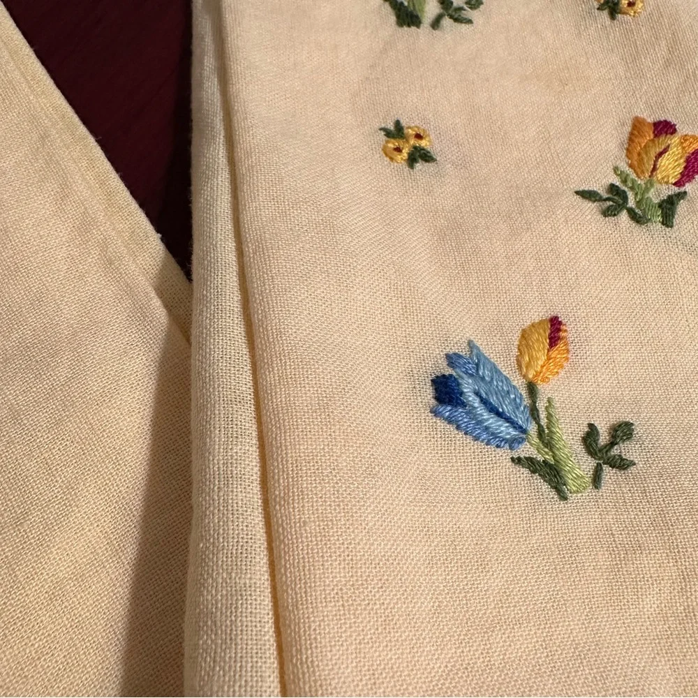 Vintage Linen Embroidered Handmade Guest Towels 2 Handkerchief Tulip Pedal